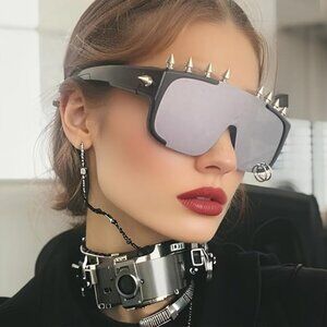 Oversized Shield Spike Glasses